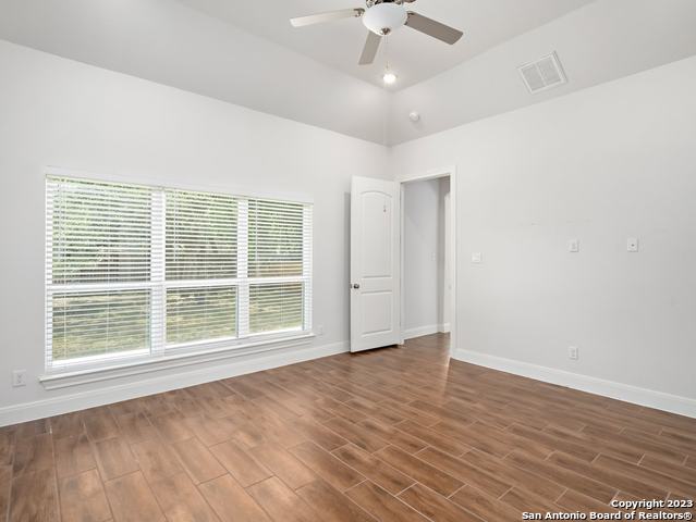 Listing photo id 6 for 530 Carriage House  42