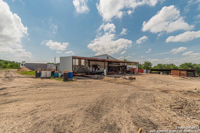 Listing photo id 34 for 2780 Dreibrodt Rd