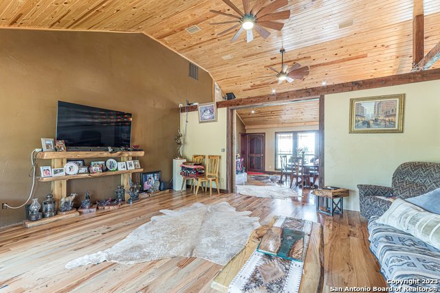 Listing photo id 79 for 2780 Dreibrodt Rd