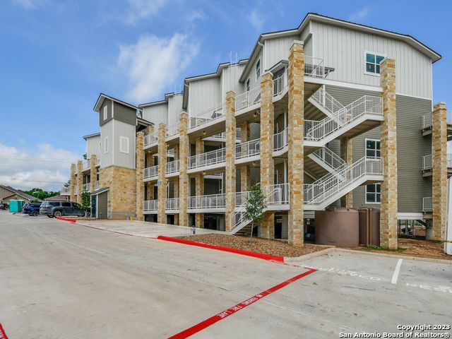 Details for 1228 Ervendberg Ave  304, New Braunfels, TX 78130