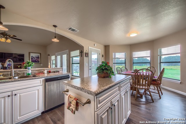 Listing photo id 10 for 10936 Us Hwy 87 W