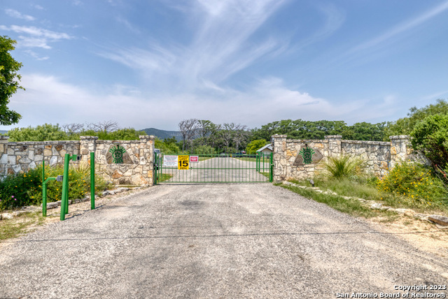 Details for 28 River Place Rd N, Rio Frio, TX 78879