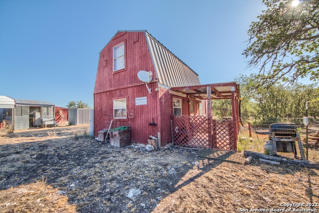 Listing photo id 10 for 465 Watkins Road