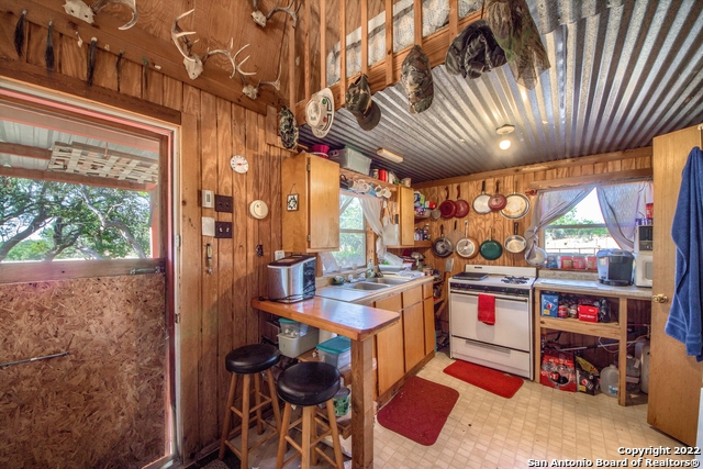 Listing photo id 15 for 465 Watkins Road