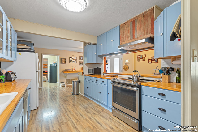 Listing photo id 7 for 5374 County Road 111 S