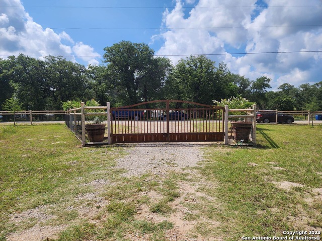 Details for 1208 County Road 317, La Vernia, TX 78121