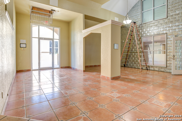 Listing photo id 9 for 1319 March Ave