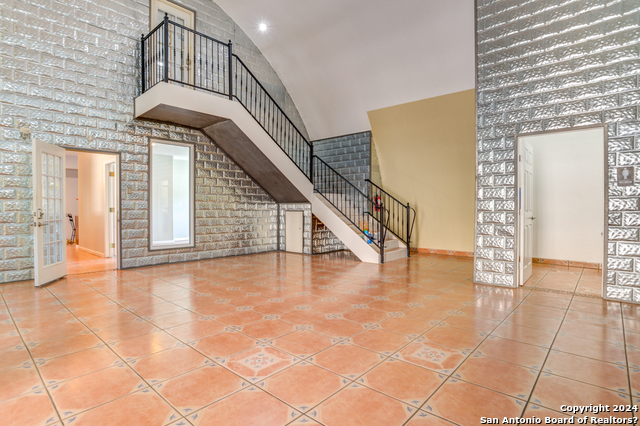 Listing photo id 10 for 1319 March Ave