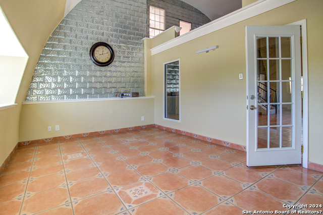 Listing photo id 13 for 1319 March Ave