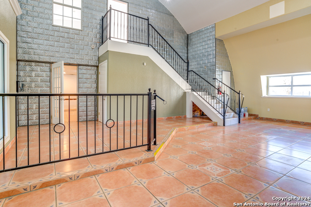 Listing photo id 14 for 1319 March Ave