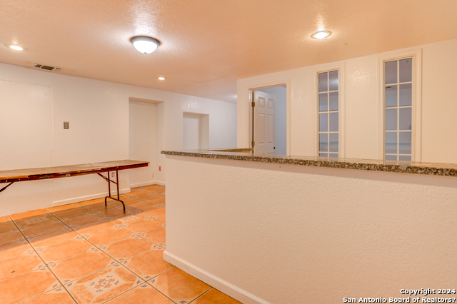 Listing photo id 15 for 1319 March Ave