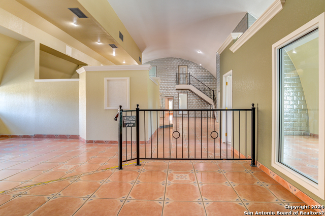 Listing photo id 17 for 1319 March Ave