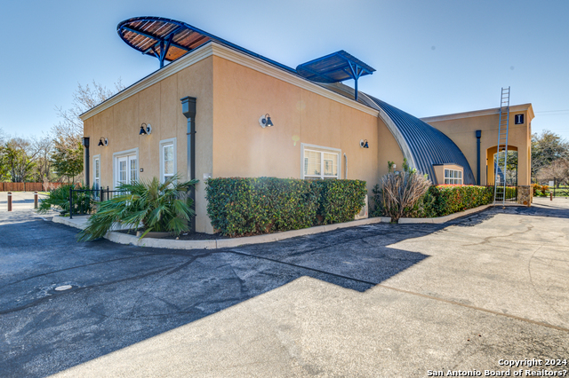 Listing photo id 0 for 1319 March Ave