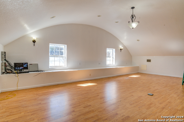 Listing photo id 18 for 1319 March Ave
