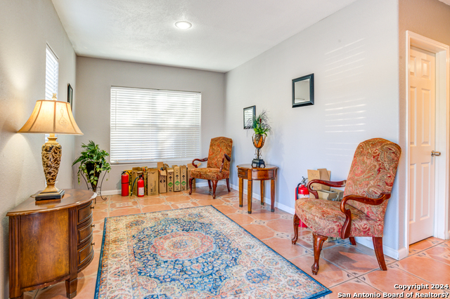 Listing photo id 2 for 1319 March Ave