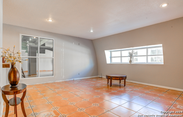 Listing photo id 6 for 1319 March Ave