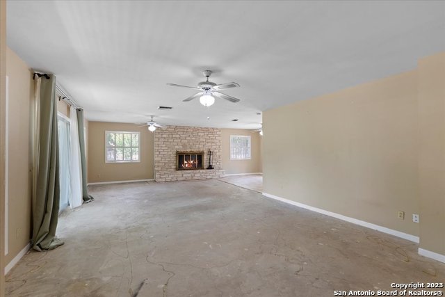 Image 5 of 47 For 609 River Rd