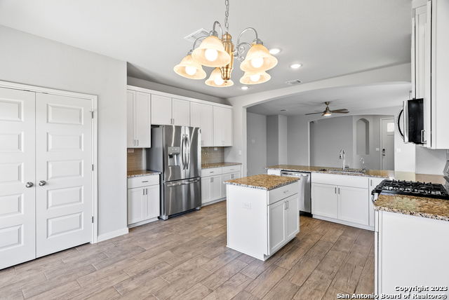 Image 12 of 33 For 22139 Approach