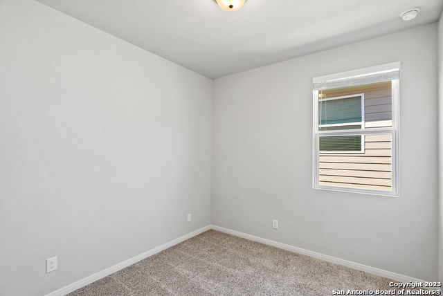 Image 15 of 33 For 22139 Approach