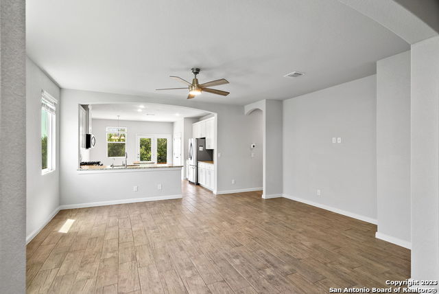 Image 3 of 33 For 22139 Approach