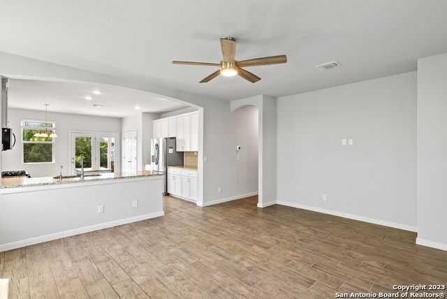 Image 4 of 33 For 22139 Approach