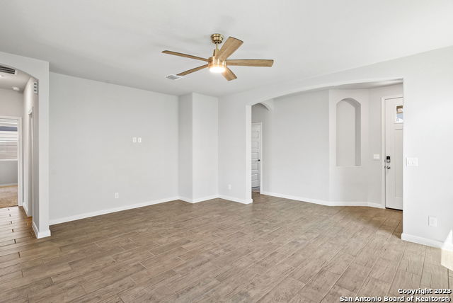 Image 5 of 33 For 22139 Approach