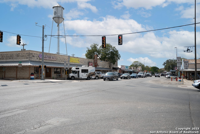 Image 11 of 13 For 1011 Old Hondo Hwy