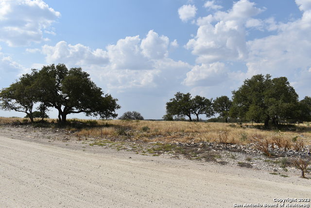 Image 13 of 27 For 000 Cattlemans Crossing Drive