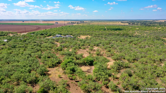 Listing photo id 2 for 1066 Ranch Rd Highway 187