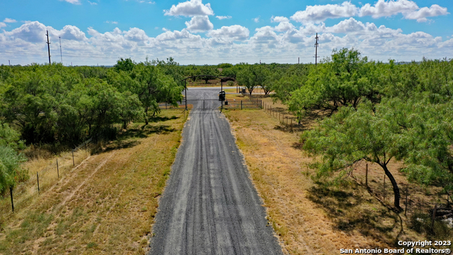 Listing photo id 3 for 1066 Ranch Rd Highway 187