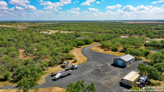 Listing photo id 7 for 1066 Ranch Rd Highway 187