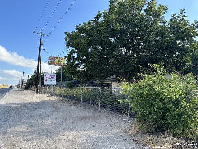 Image 17 of 39 For 2700 Se Loop 410