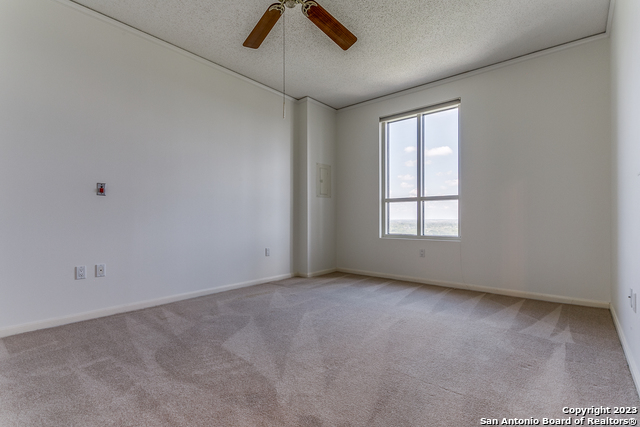 Listing photo id 10 for 1 Towers Park Ln  1703