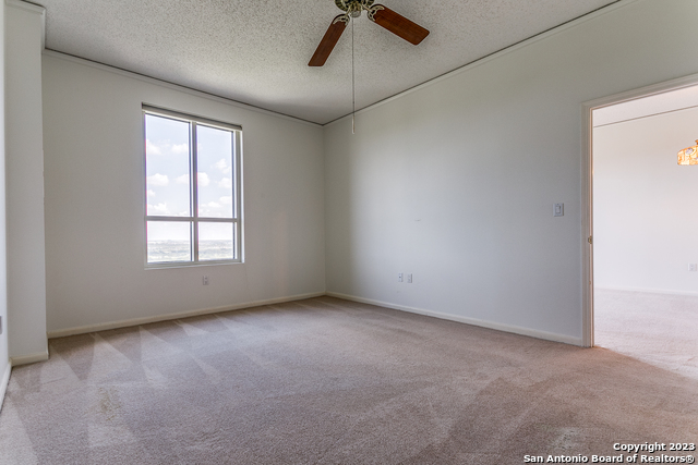 Listing photo id 11 for 1 Towers Park Ln  1703