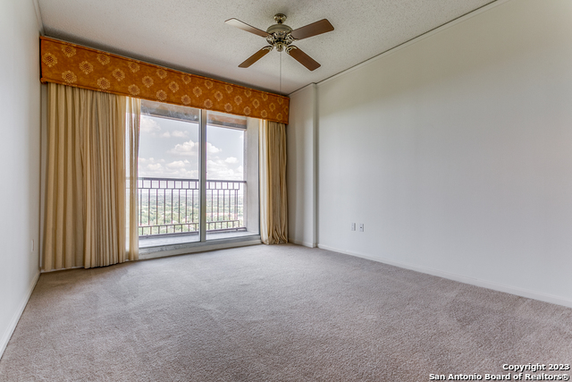 Listing photo id 5 for 1 Towers Park Ln  1703