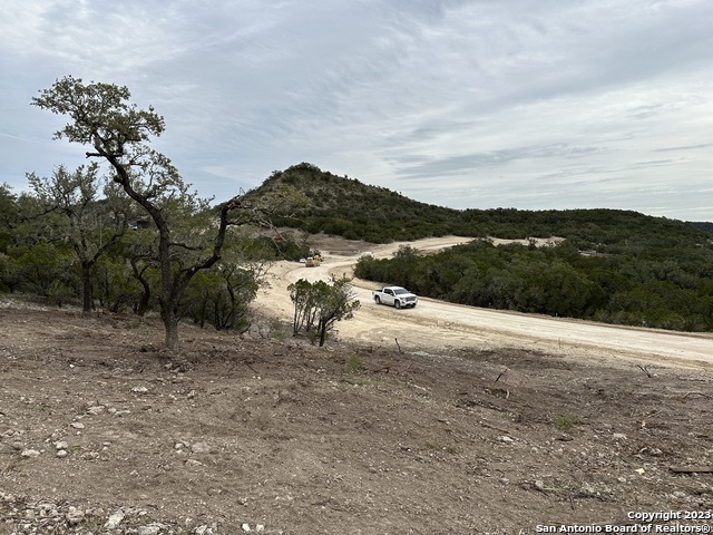 Image 7 of 27 For 541 Sendera Valley Drive