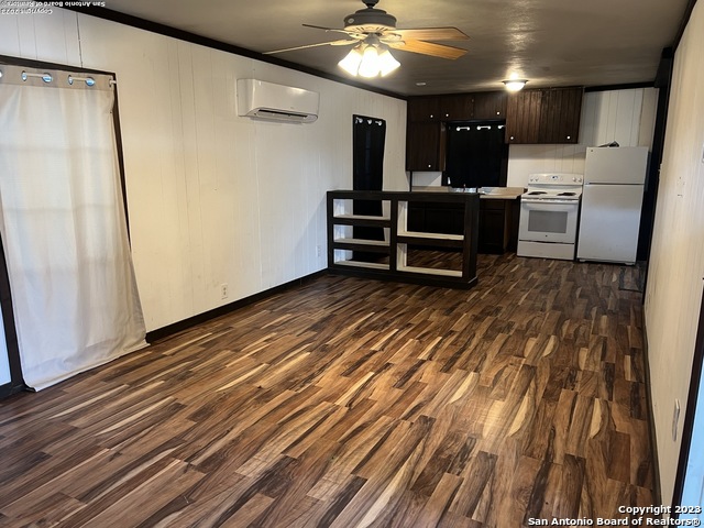 Image 11 of 19 For 206 Runge St