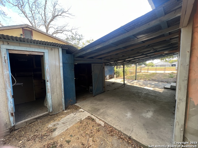 Image 16 of 19 For 206 Runge St