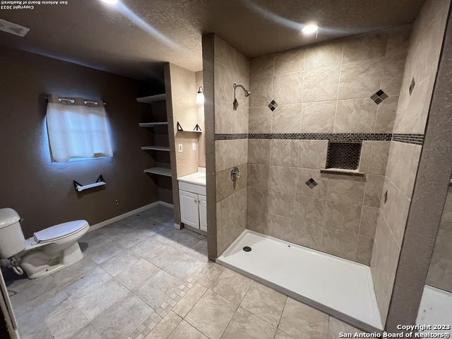 Image 5 of 19 For 206 Runge St