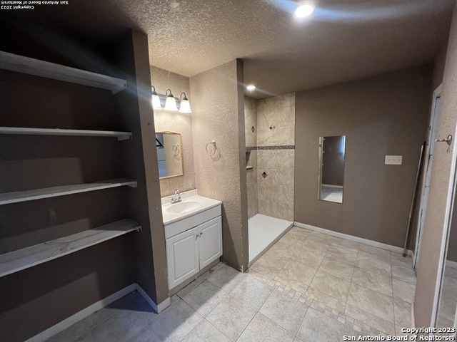 Image 6 of 19 For 206 Runge St