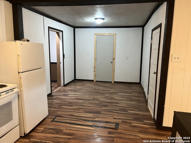 Image 7 of 19 For 206 Runge St