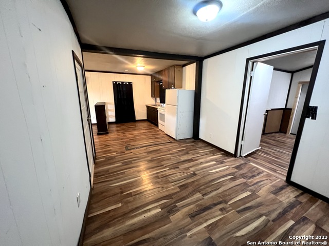 Image 8 of 19 For 206 Runge St