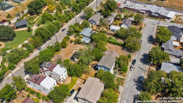 Listing photo id 13 for 316 Pinckney St