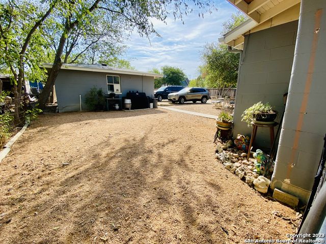 Image 8 of 19 For 702 Everest Ave