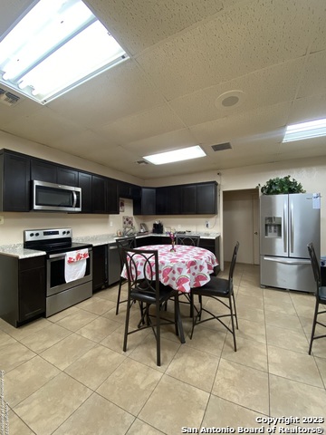 Listing photo id 8 for 126 Lanark Dr