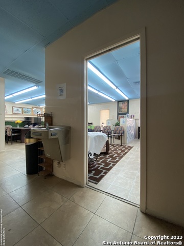 Listing photo id 11 for 126 Lanark Dr