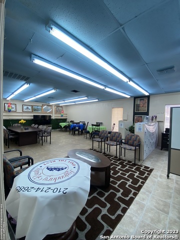 Listing photo id 12 for 126 Lanark Dr