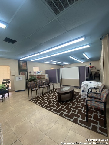 Listing photo id 14 for 126 Lanark Dr