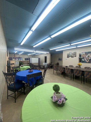 Listing photo id 16 for 126 Lanark Dr