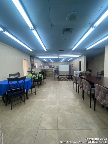 Listing photo id 17 for 126 Lanark Dr